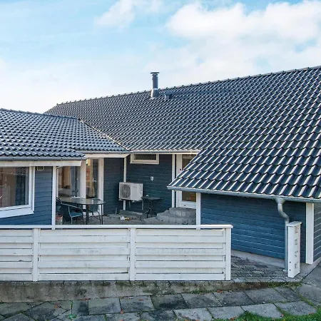 Four-bedroom Holiday In 16 Ebeltoft