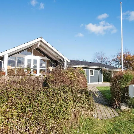 Four-bedroom Holiday In 16