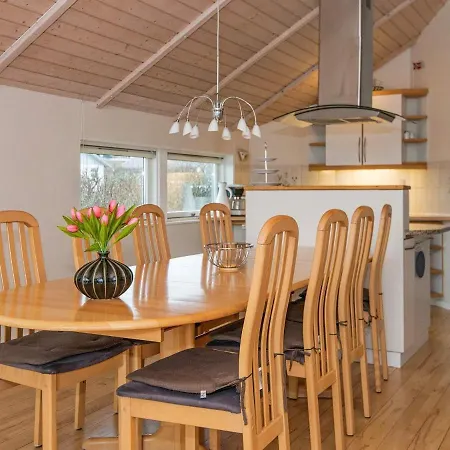 Сasa de vacaciones Four-bedroom Holiday In 16 *