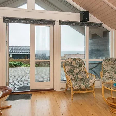 Сasa de vacaciones Four-bedroom Holiday In 16 *
