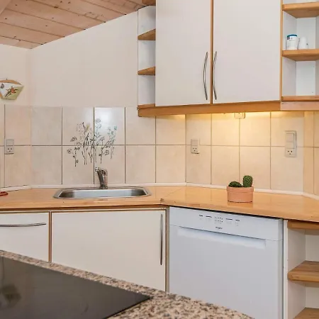 Сasa de vacaciones Four-bedroom Holiday In 16 *